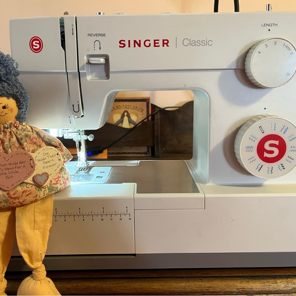 Singer Classic Sewing Machine